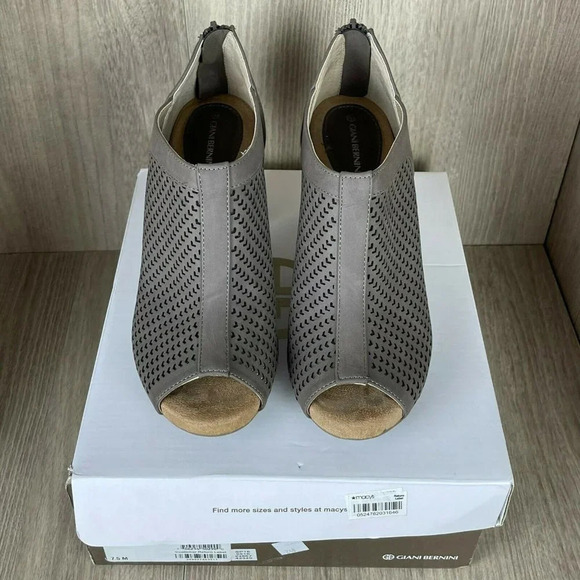 Giani Bernini Bootie Women's Sz 7.5M Alannybrn Heeled Peep Toe Perforated Taupe - Picture 7 of 8